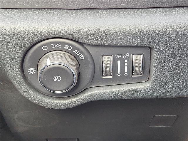 2026 Chrysler Pacifica Select - Photo 14