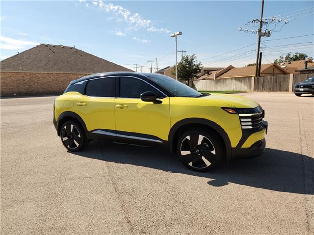 Used 2025 Nissan Kicks SR All-Wheel Drive