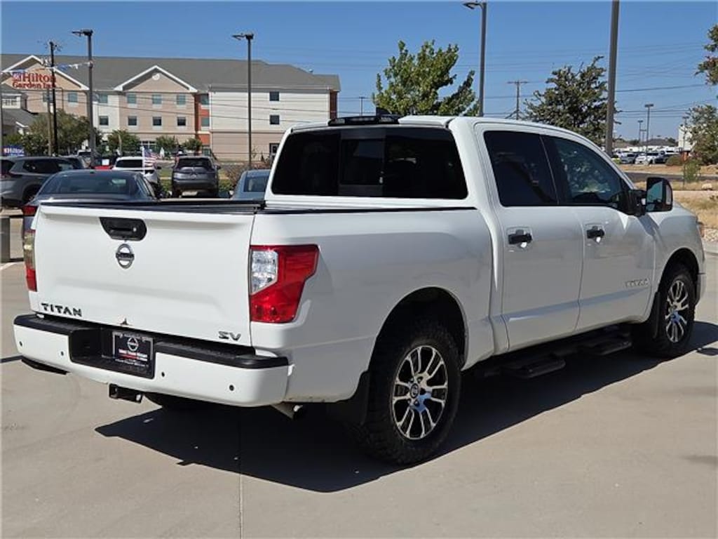 Used 2022 Nissan Titan SV (A9) 4x2 Crew Cab 5.5 ft. box 139.8 in. WB