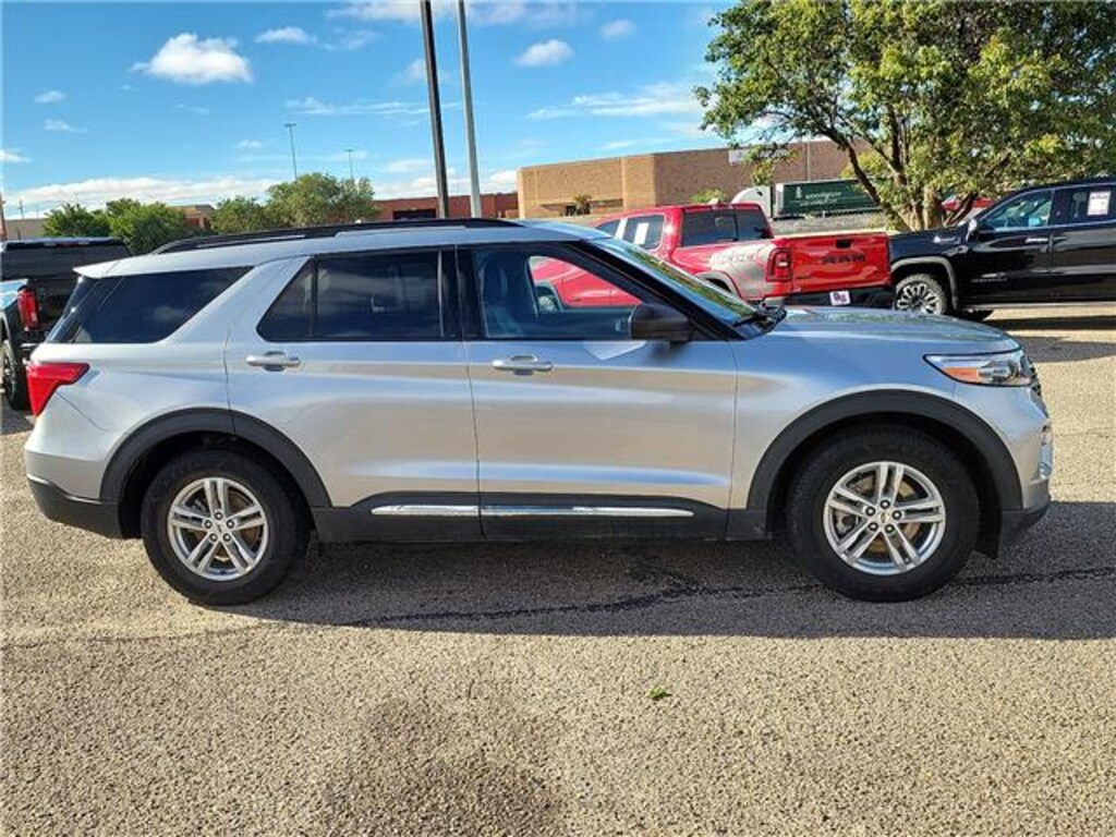 Used 2024 Ford Explorer XLT 4x2