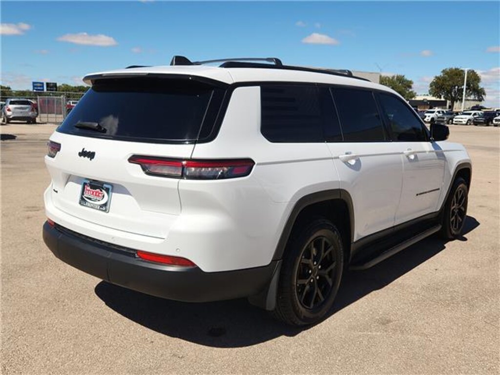 Used 2025 Jeep Grand Cherokee L Altitude 4x4