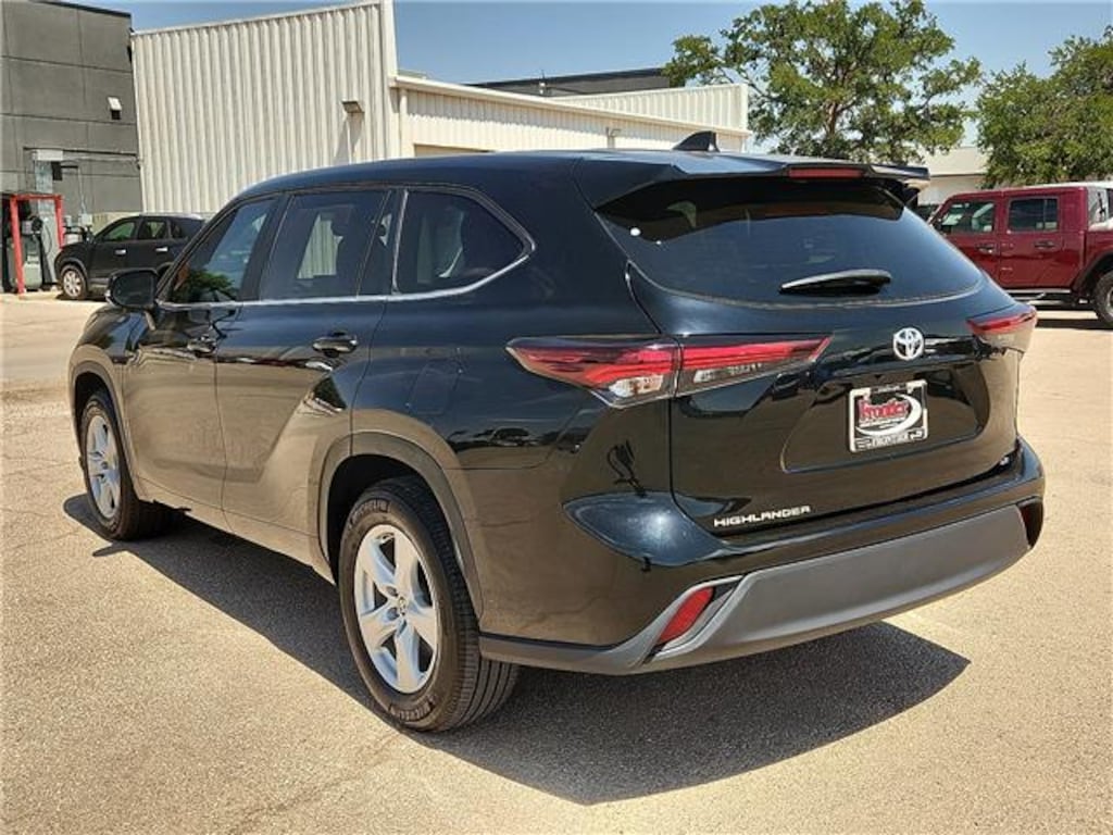 Used 2025 Toyota Highlander LE Front-Wheel Drive