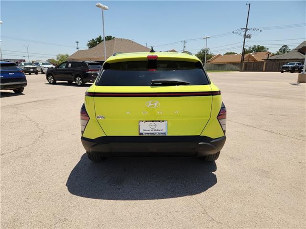 Used 2025 Hyundai Kona SEL (IVT) Front-Wheel Drive