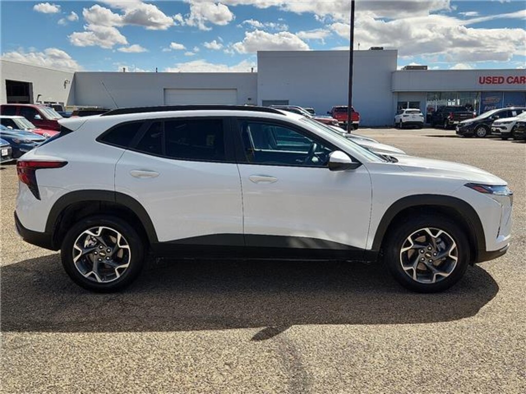 Used 2025 Chevrolet Trax LT Front-Wheel Drive