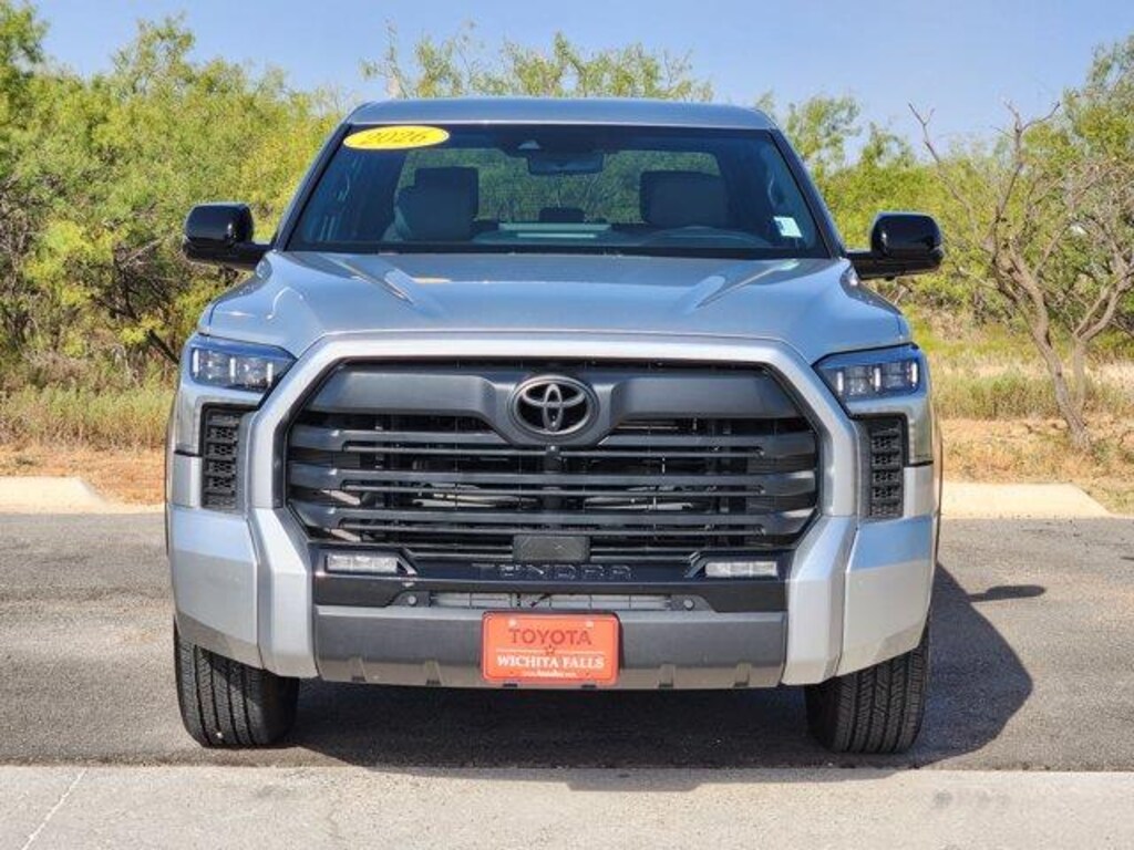 Used 2026 Toyota Tundra Hybrid Limited 4x4 CrewMax 5.5 ft. box 145.7 in. WB