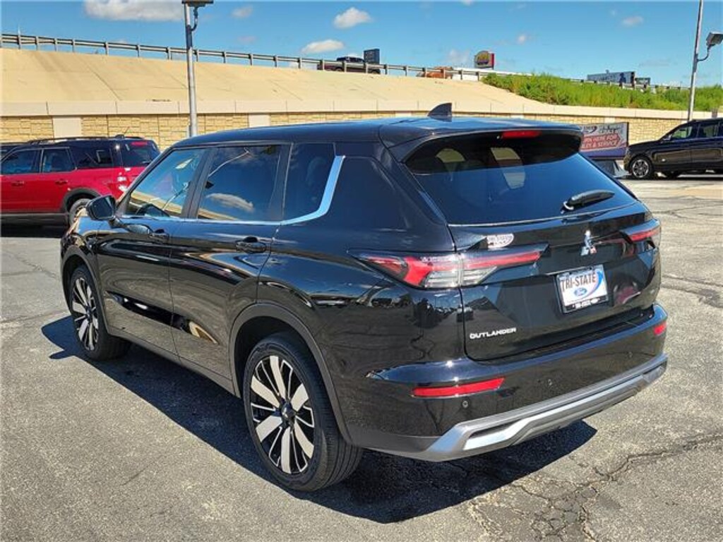 Used 2025 Mitsubishi Outlander SE
