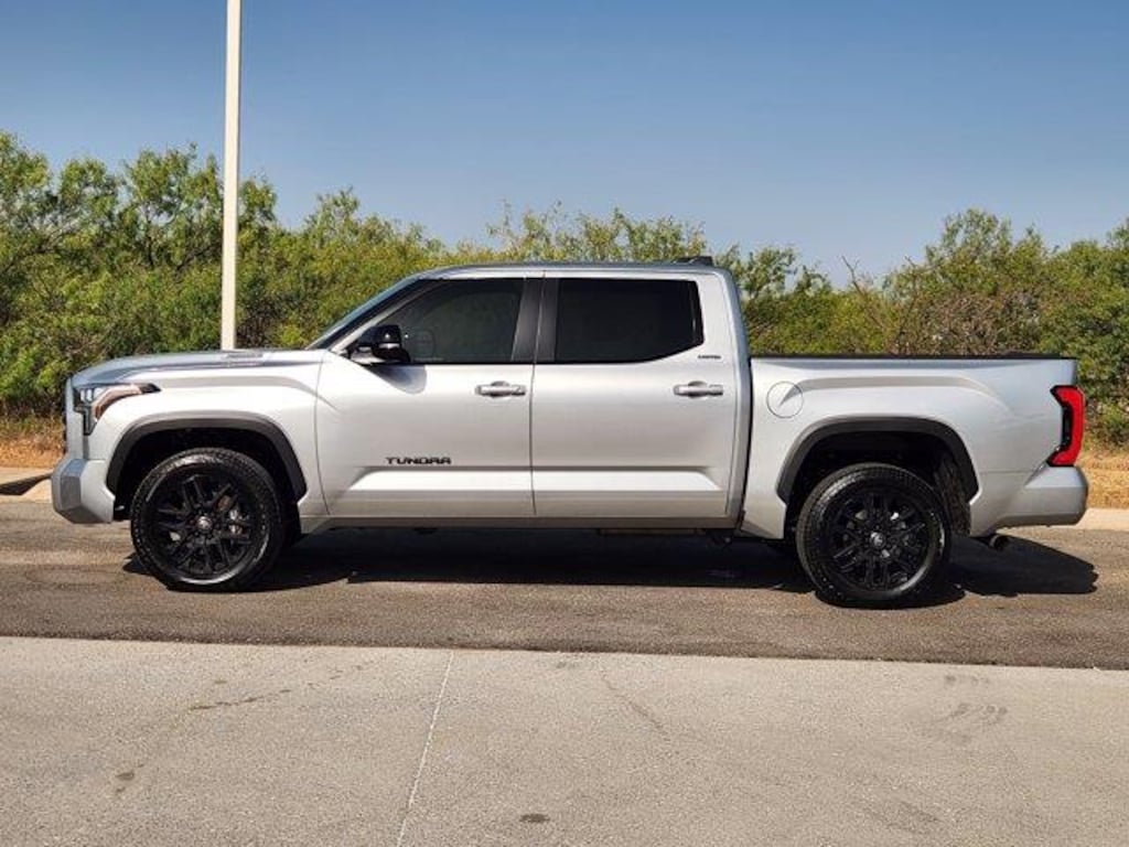 Used 2026 Toyota Tundra Hybrid Limited 4x4 CrewMax 5.5 ft. box 145.7 in. WB