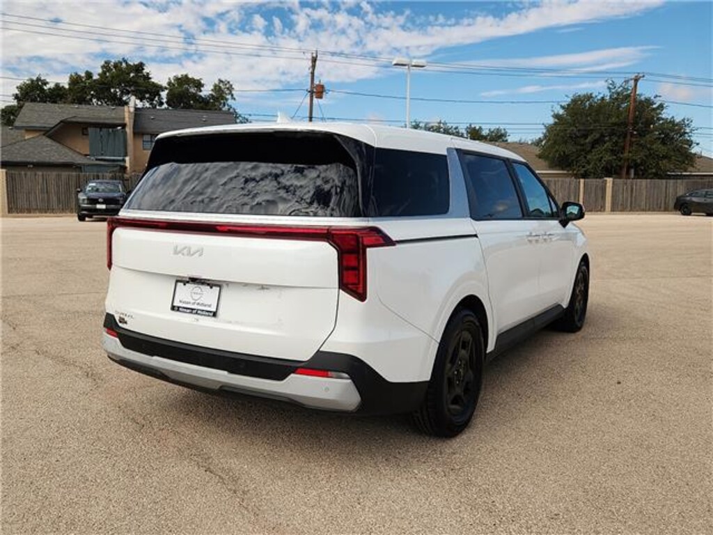 Used 2025 KIA Carnival LXS Passenger Van