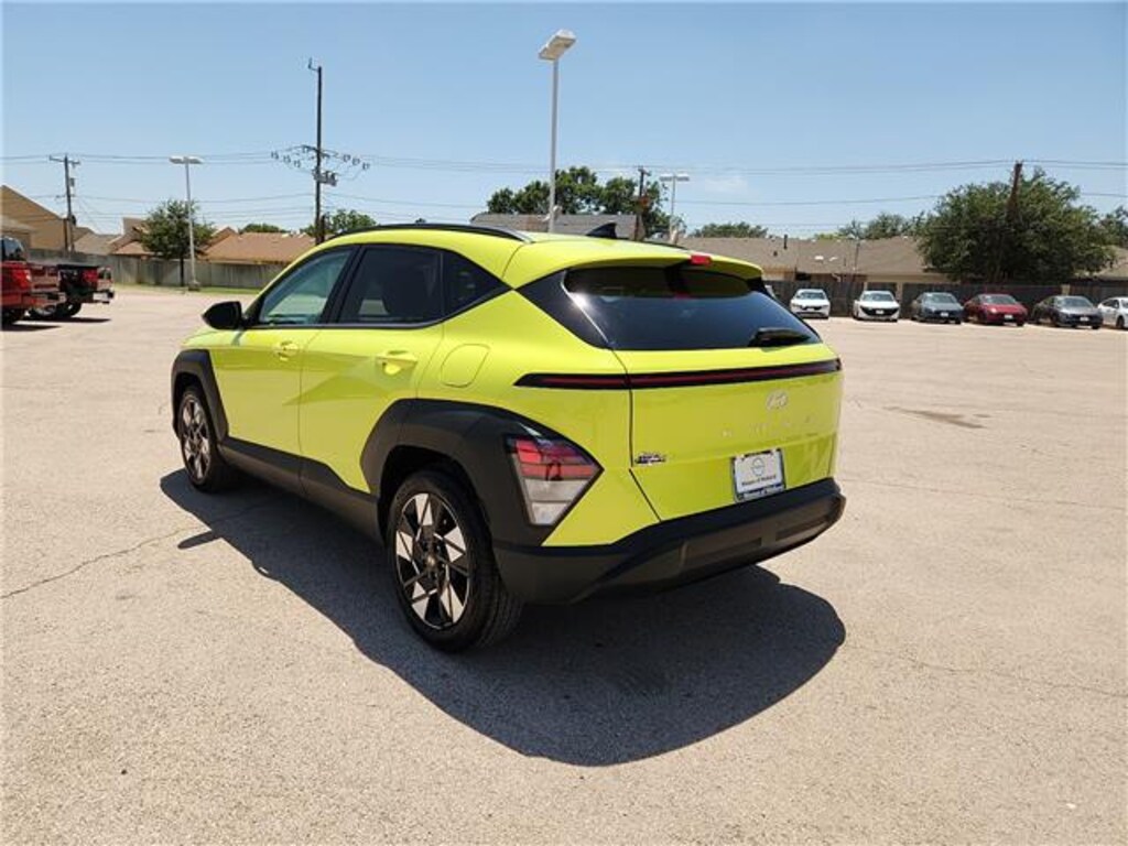 Used 2025 Hyundai Kona SEL (IVT) Front-Wheel Drive