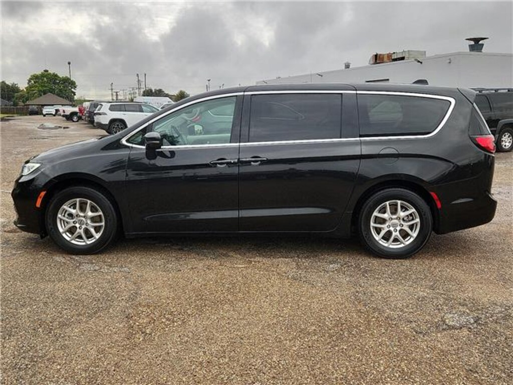 Used 2024 Chrysler Pacifica Touring L Front-Wheel Drive Passenger Van