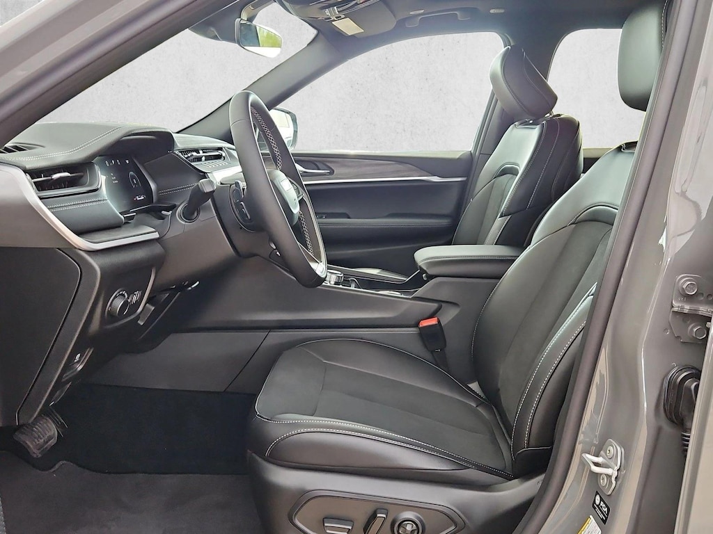 New 2027 Jeep Grand Cherokee Laredo Altitude SUV