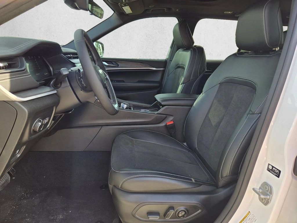 New 2026 Jeep Grand Cherokee Laredo Altitude SUV