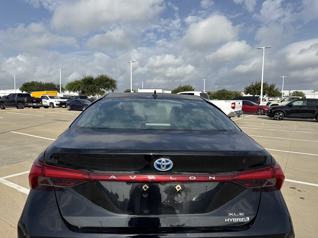 Used 2019 Toyota Avalon Hybrid XLE 4dr Car