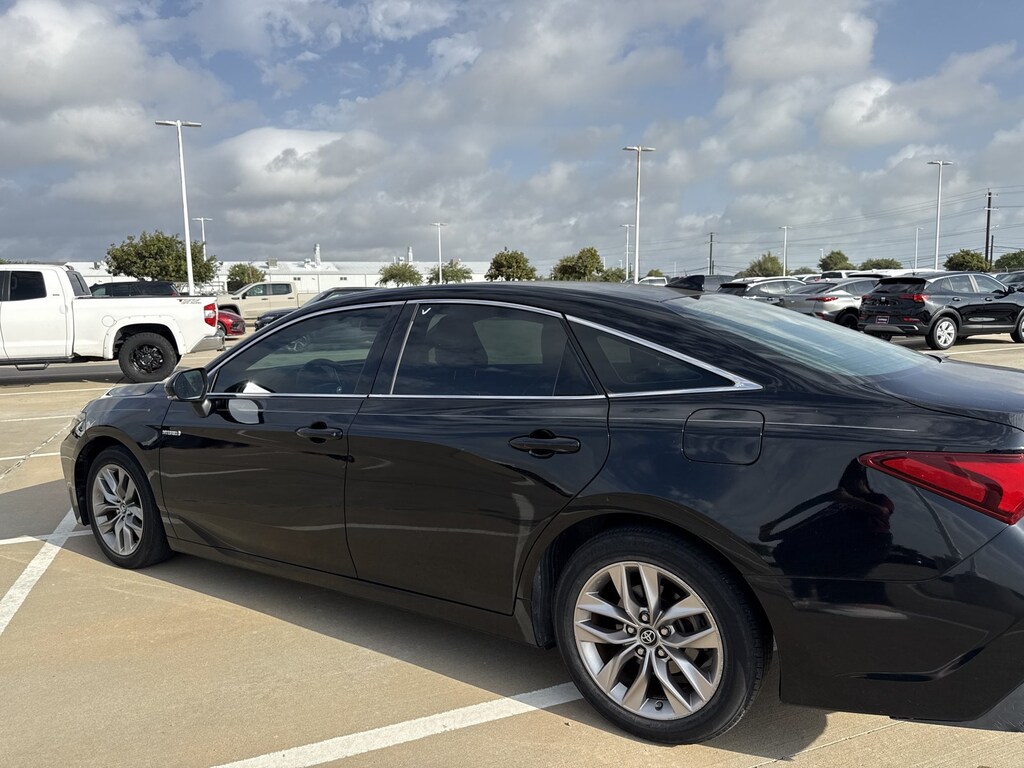 Used 2019 Toyota Avalon Hybrid XLE 4dr Car