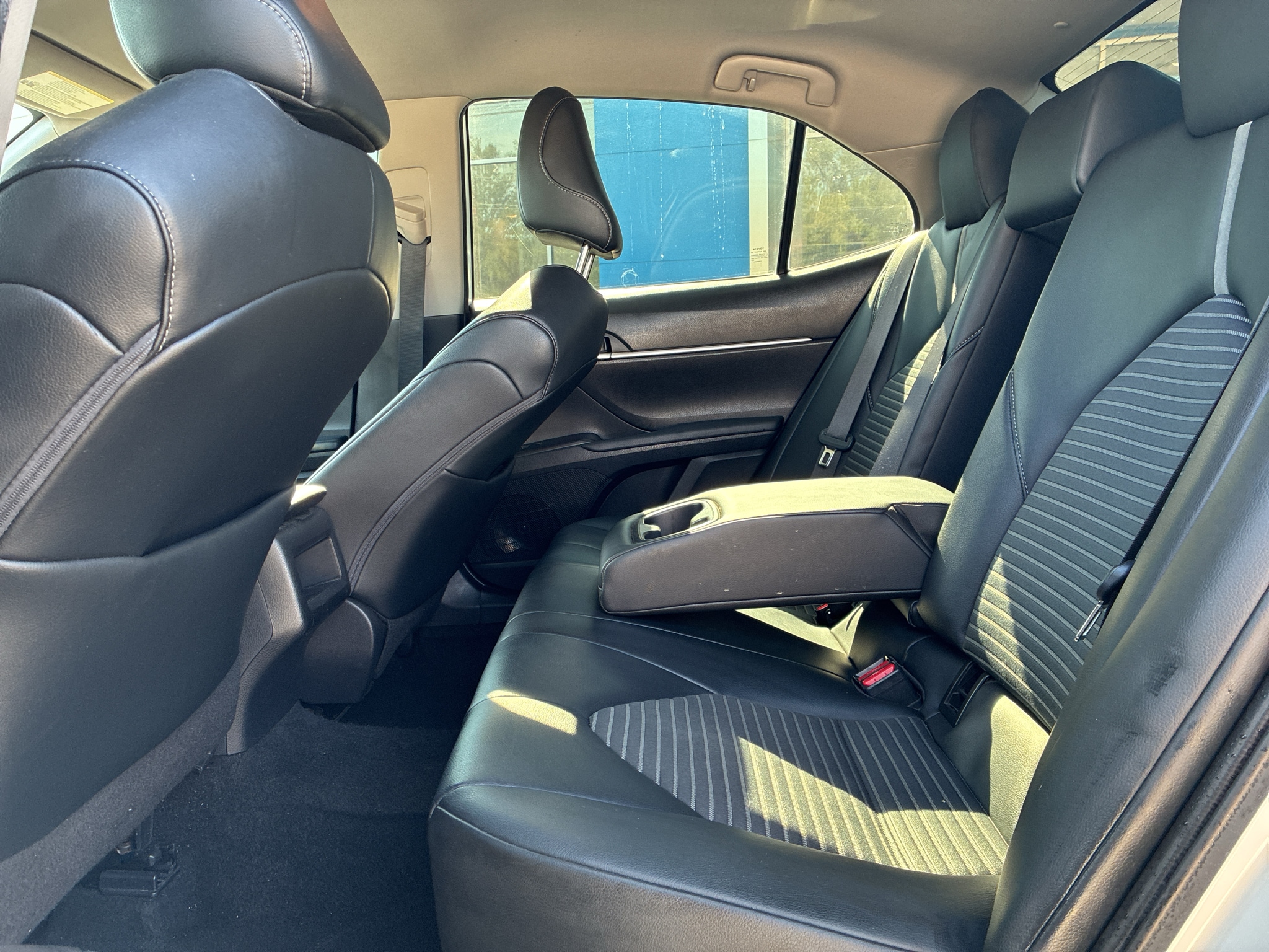 2021 Toyota Camry SE - Photo 6
