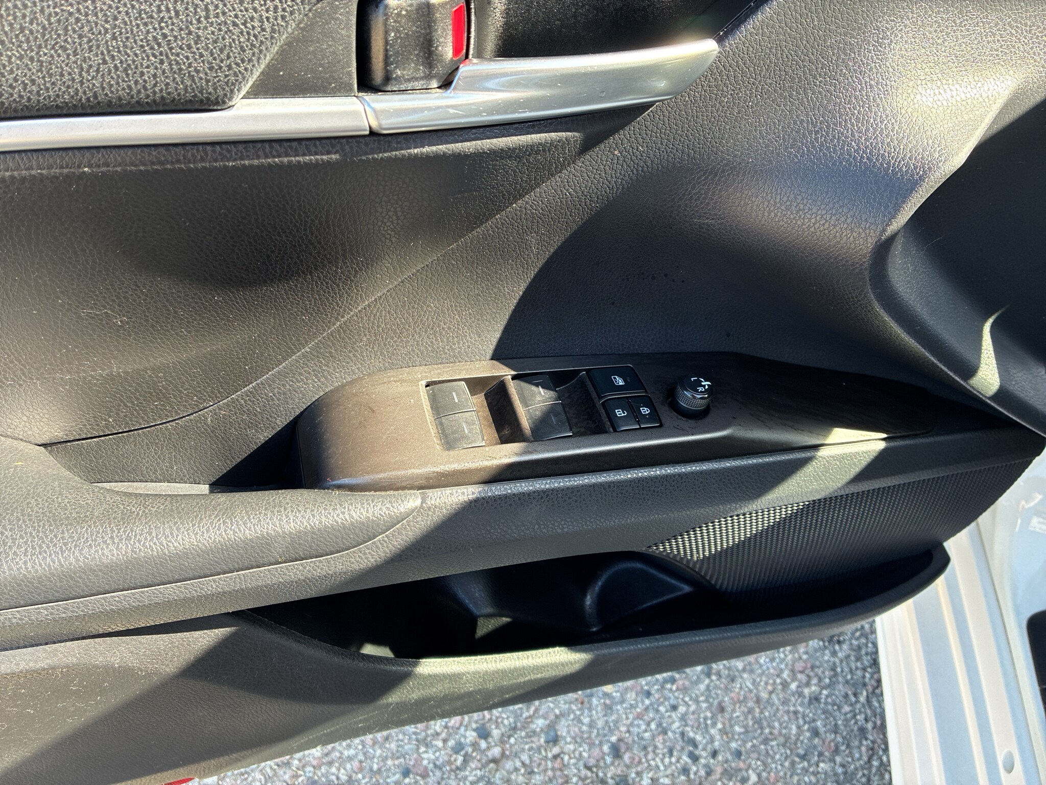 2021 Toyota Camry SE - Photo 21