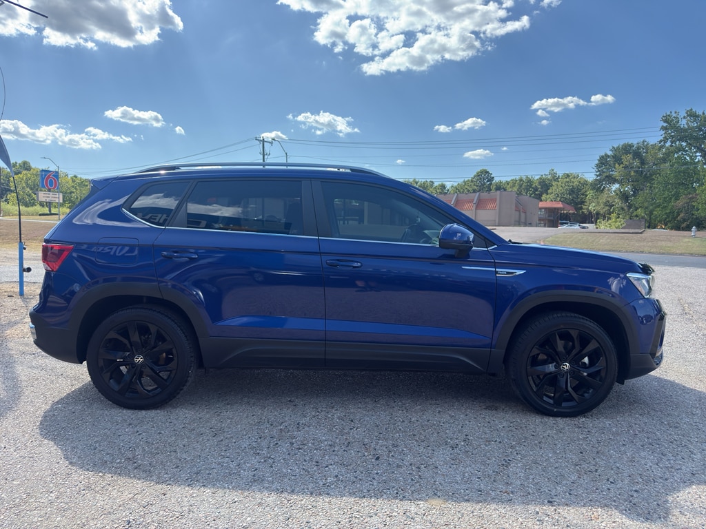 2023 Volkswagen Taos SE - Photo 12