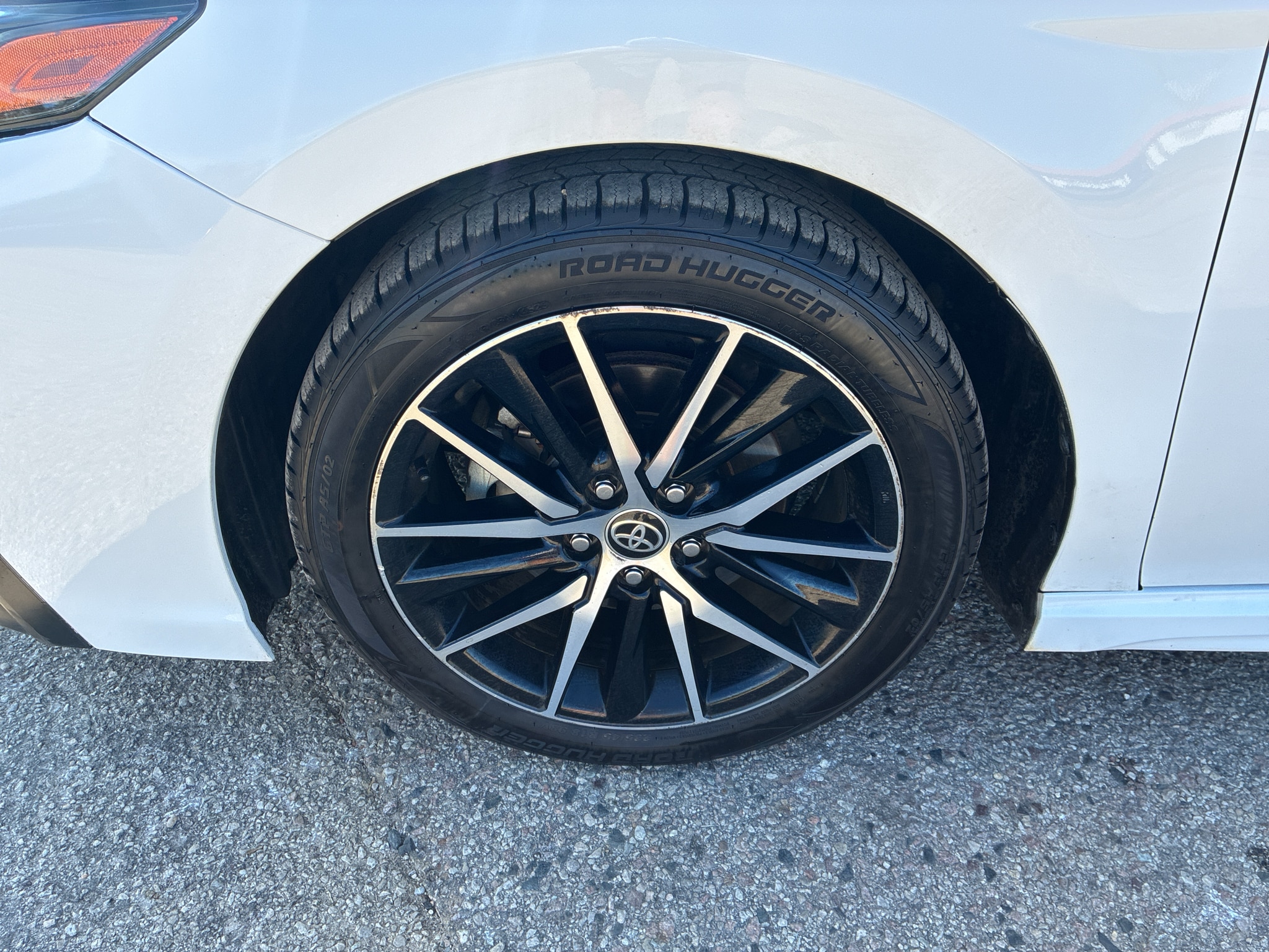 2021 Toyota Camry SE - Photo 3