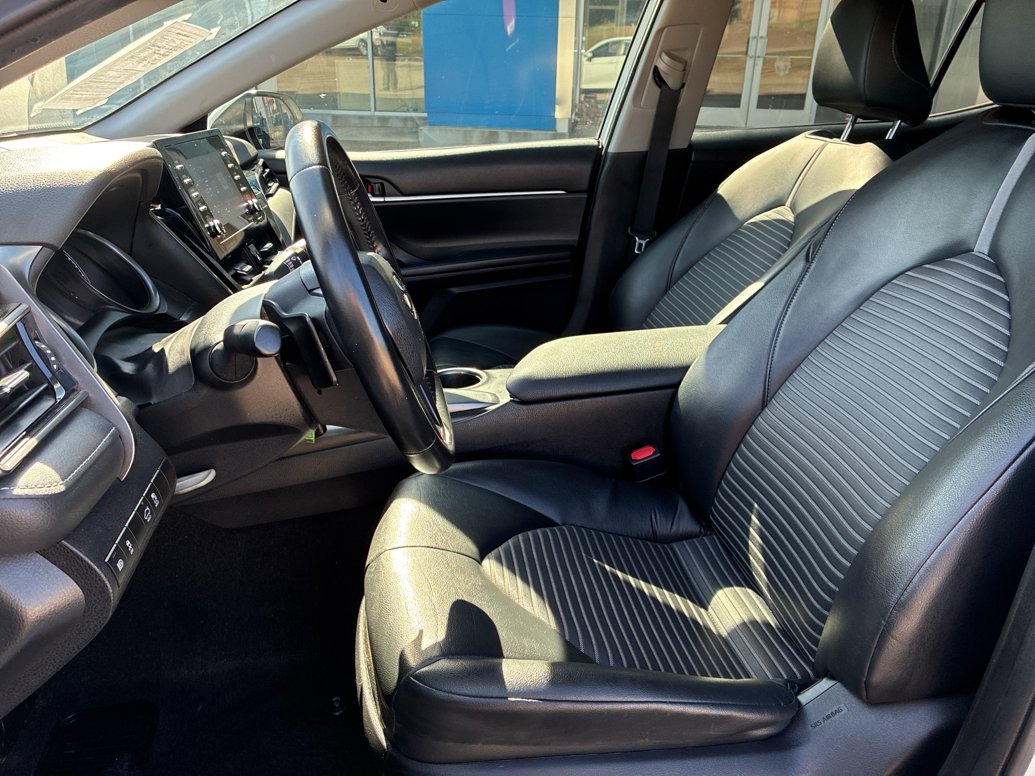 2021 Toyota Camry SE - Photo 5