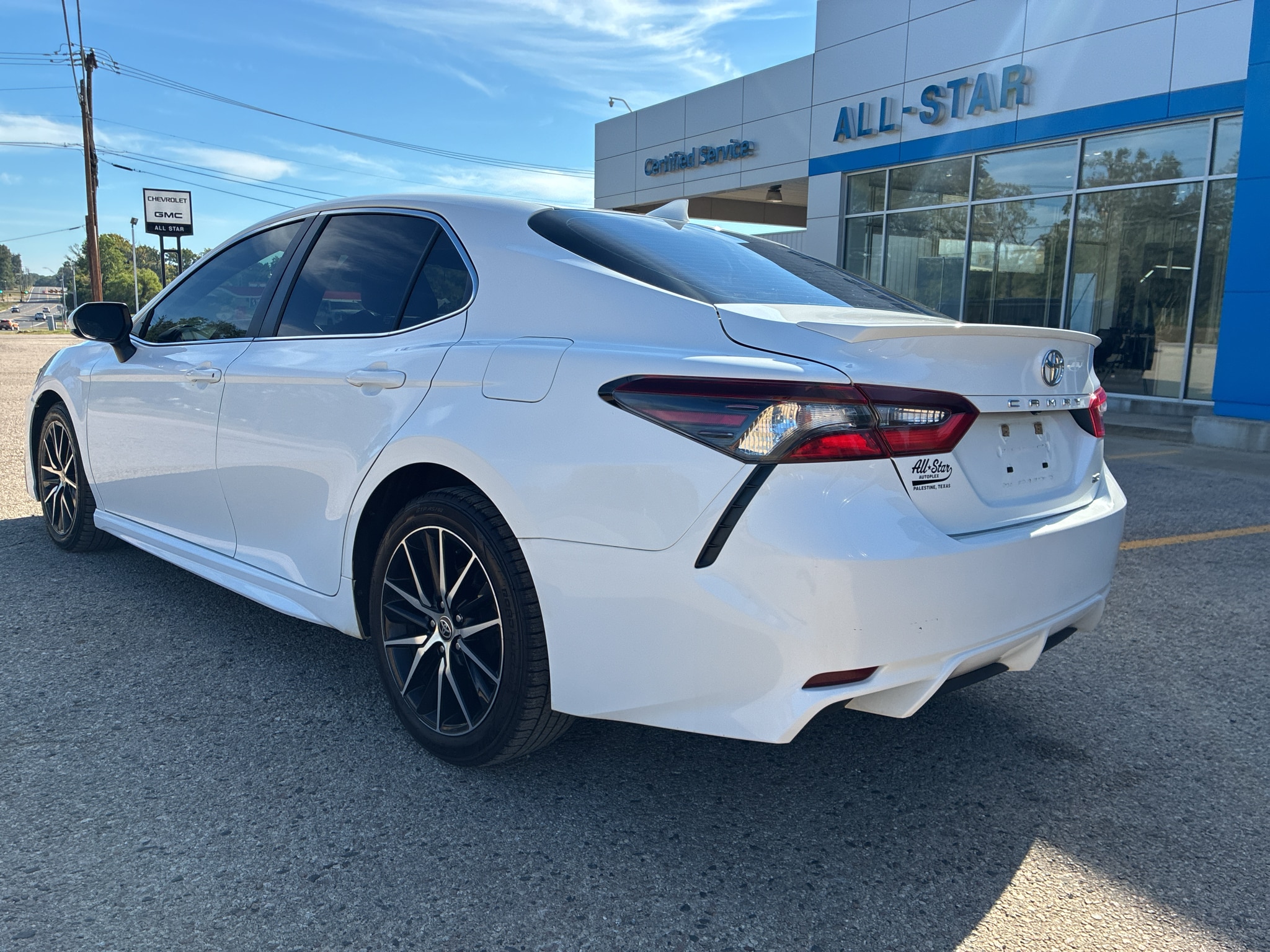 2021 Toyota Camry SE - Photo 7