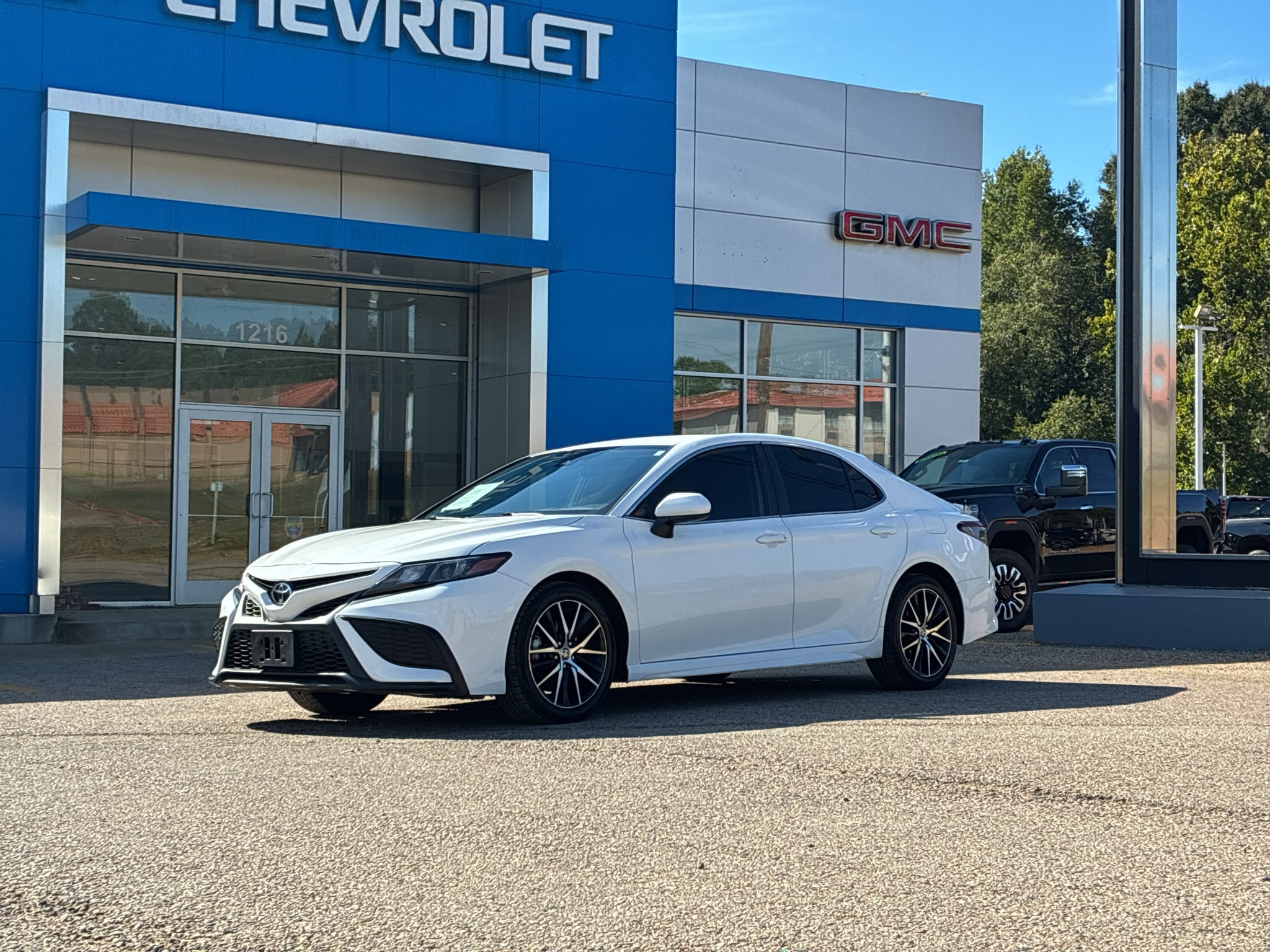 2021 Toyota Camry SE - Photo 15