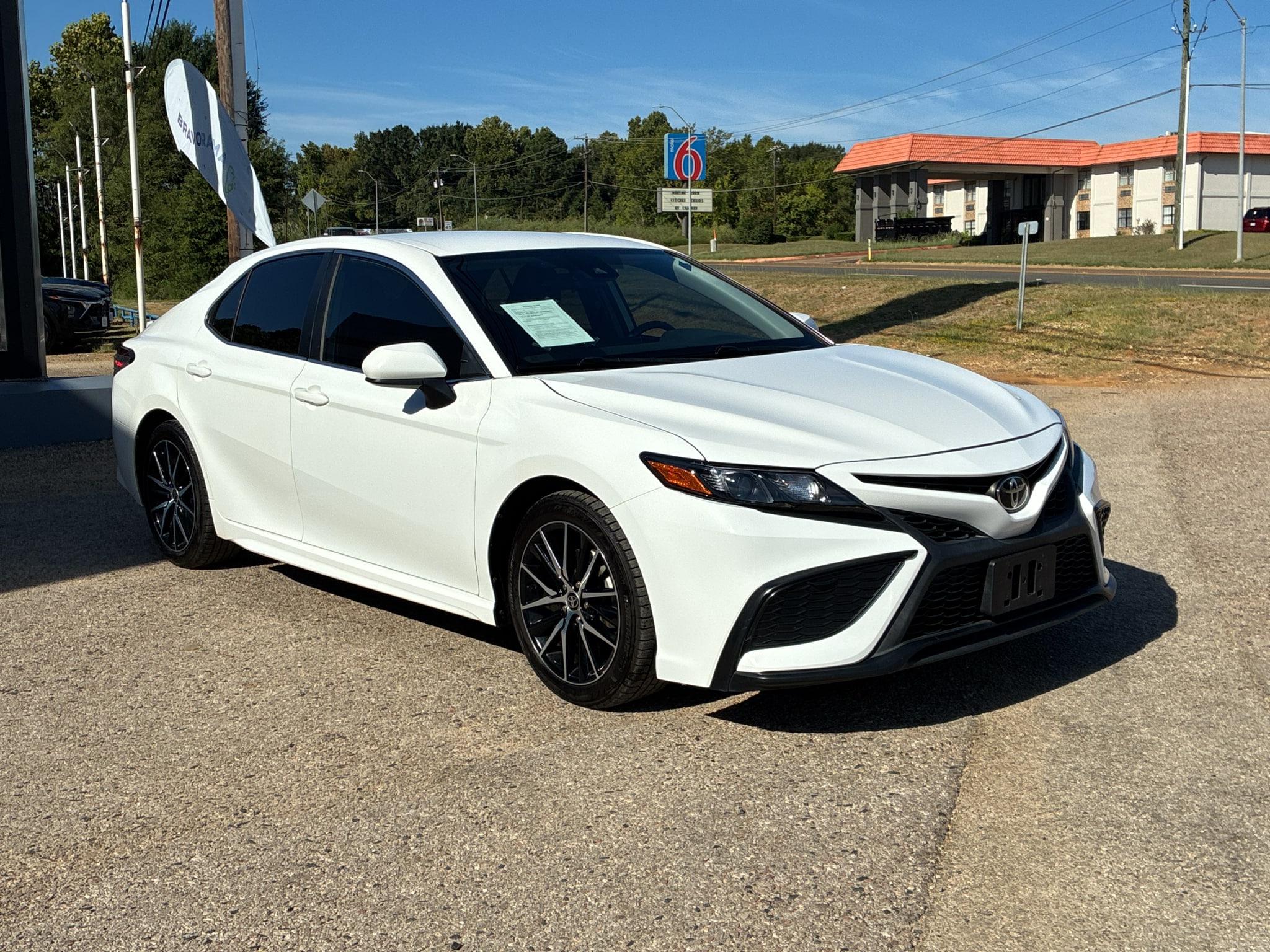 2021 Toyota Camry SE - Photo 13