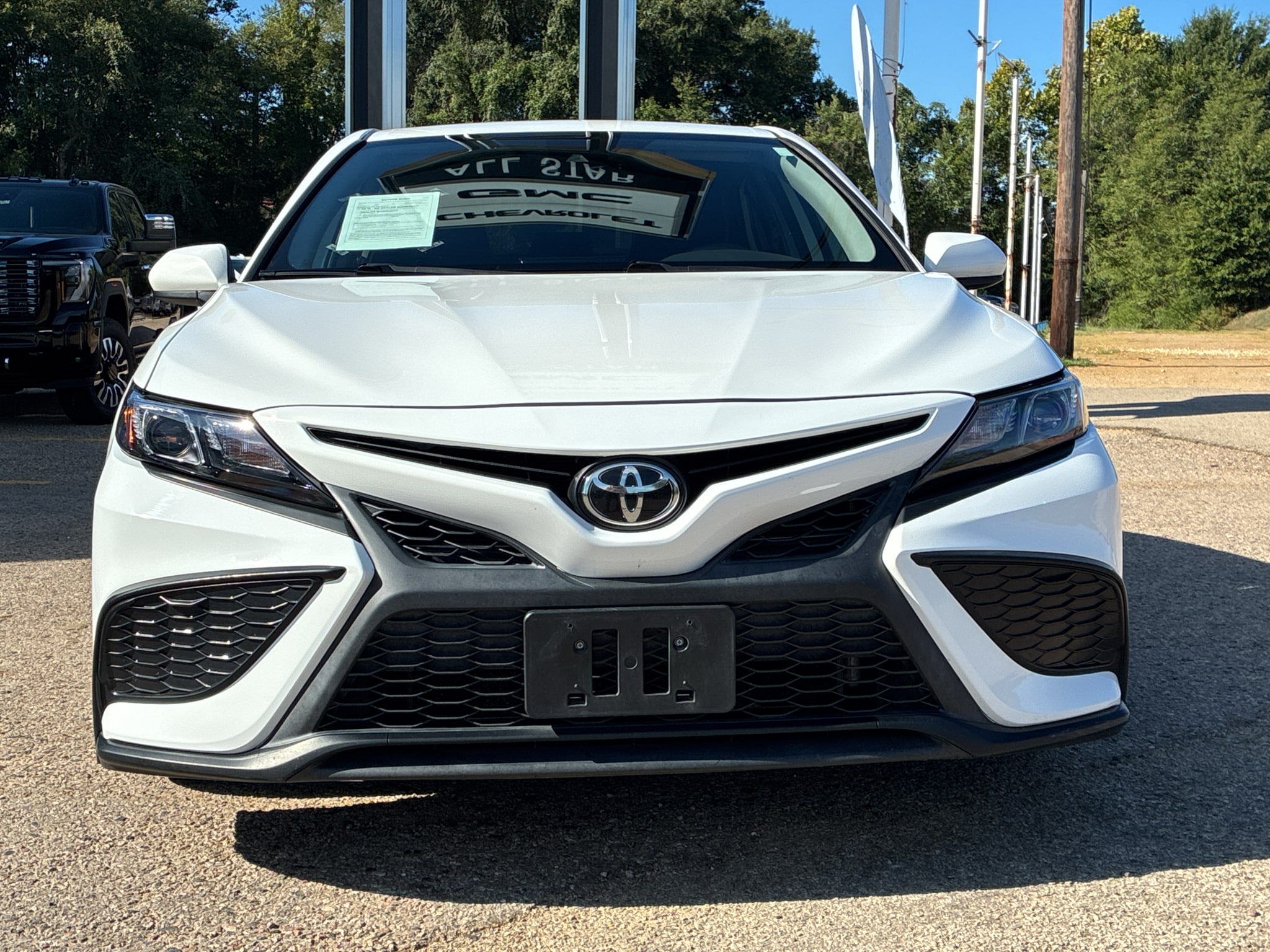 2021 Toyota Camry SE - Photo 14
