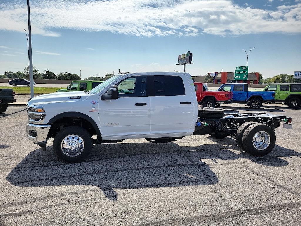 New 2026 Ram 3500 Chassis Cab BIG HORN CREW 4X4 60' CA Pickup