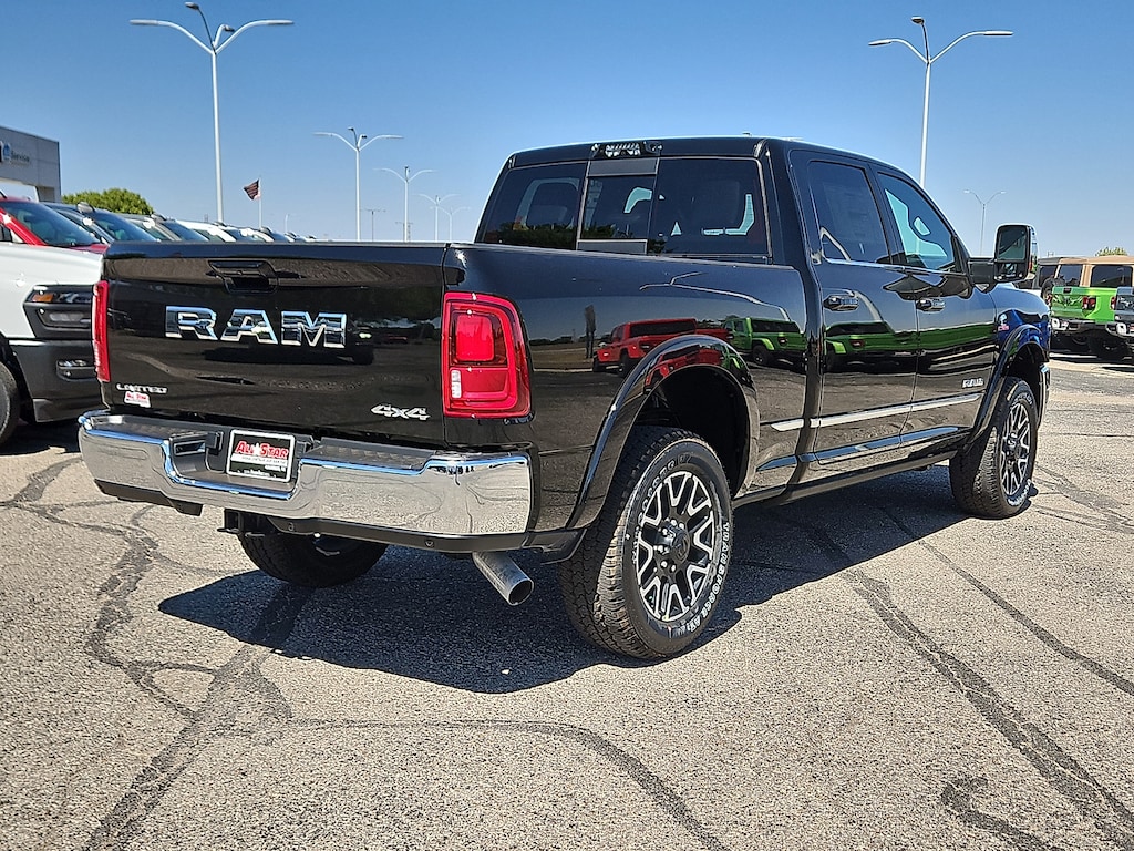 New 2026 Ram 2500 LIMITED CREW CAB 4X4 6'4 BOX Pickup