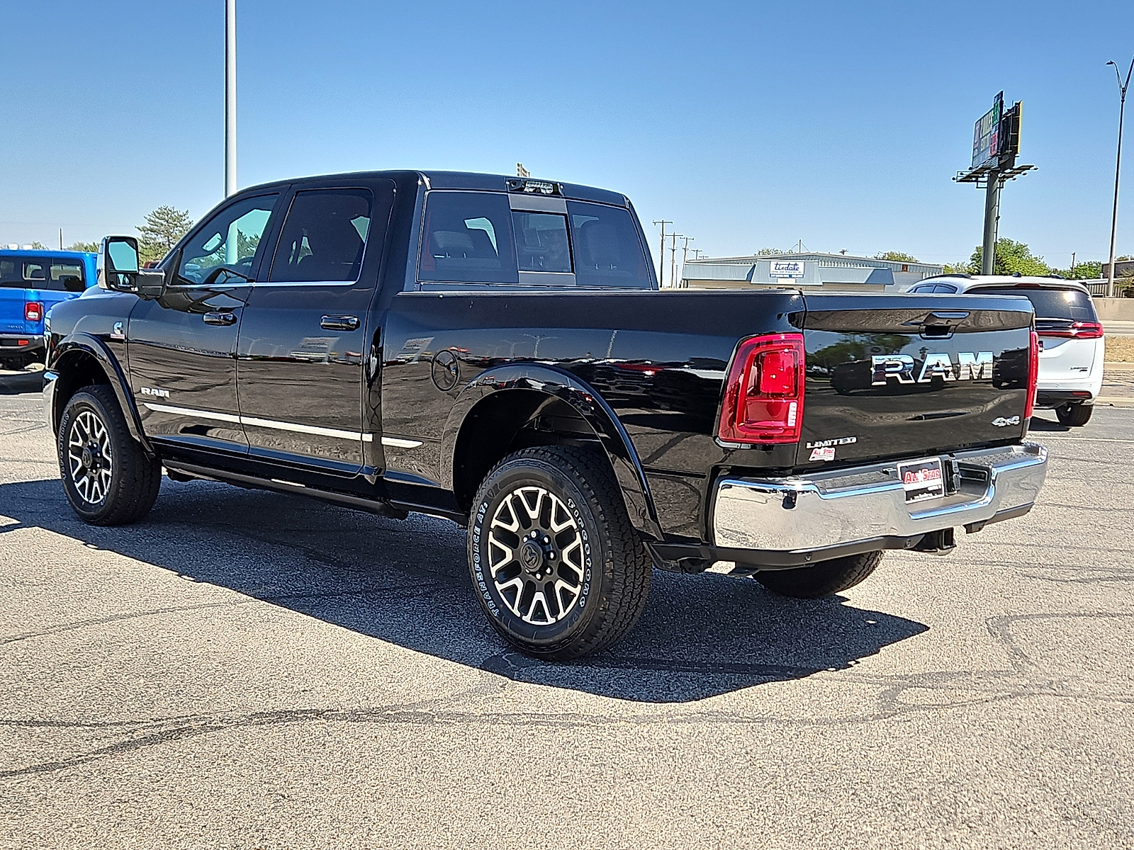 New 2026 Ram 2500 LIMITED CREW CAB 4X4 6'4 BOX Pickup