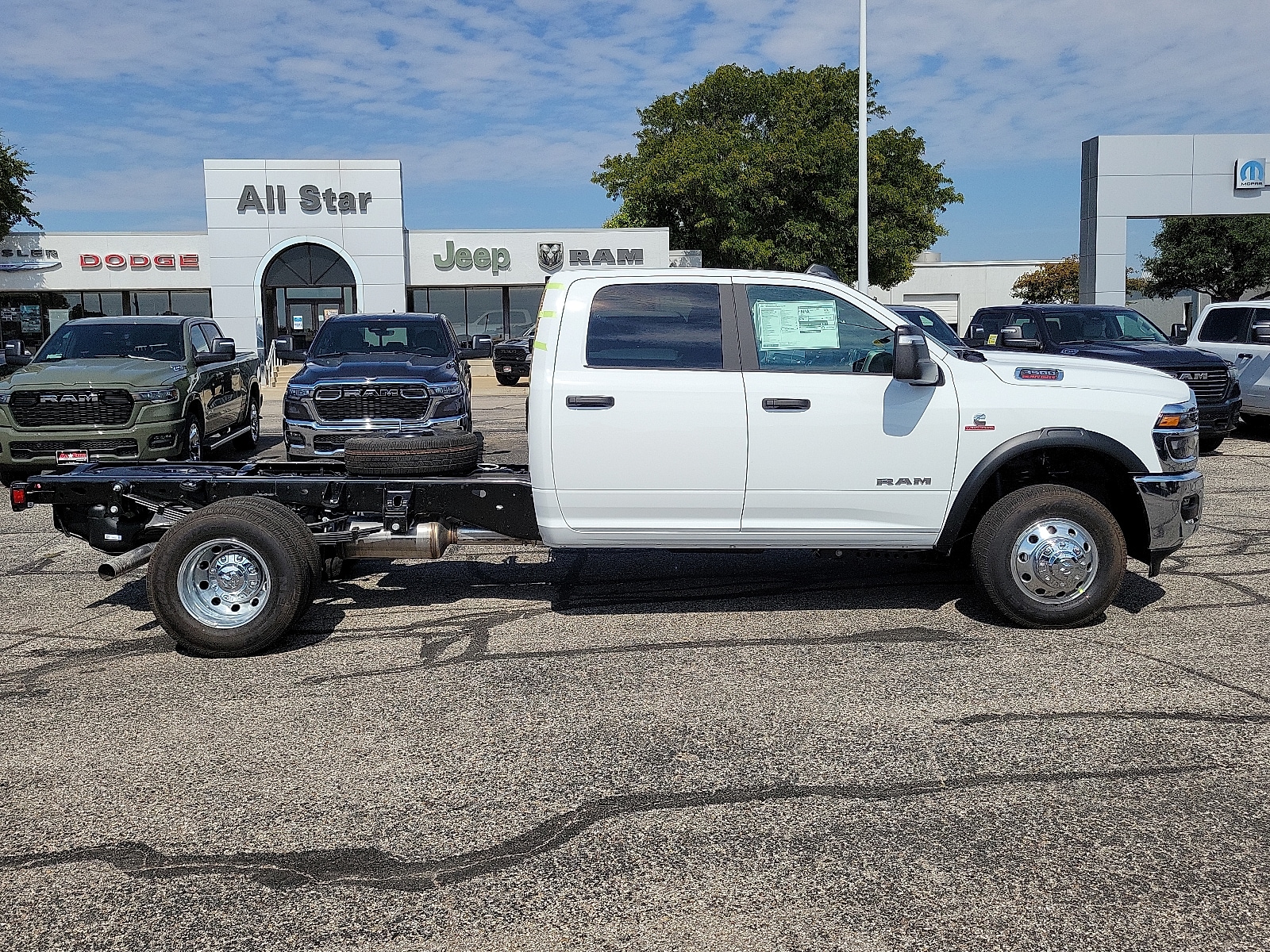 2026 RAM 3500 Chassis Big Horn - Photo 5