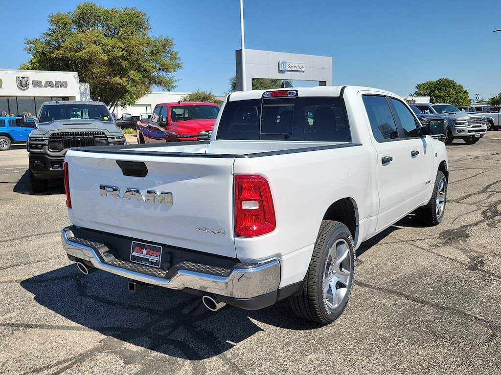 New 2026 Ram 1500 TRADESMAN CREW CAB 4X4 5'7 BOX Pickup