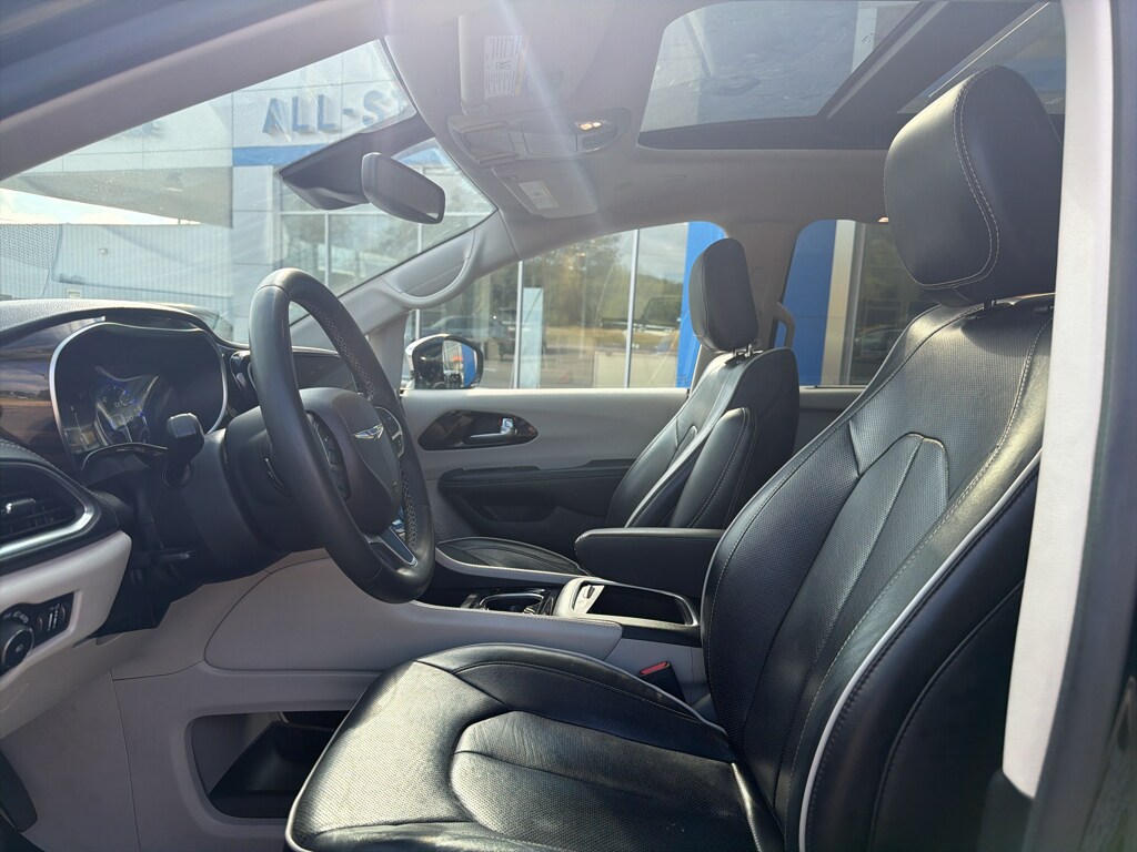 Used 2023 Chrysler Pacifica Limited Van Passenger Van