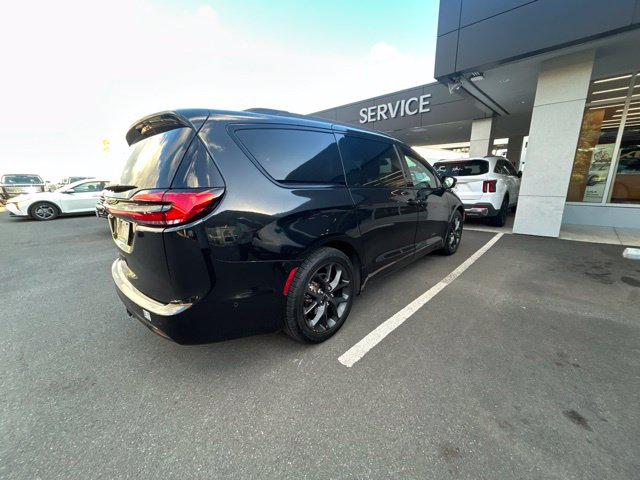 Used 2021 Chrysler Pacifica Touring L Van Passenger Van