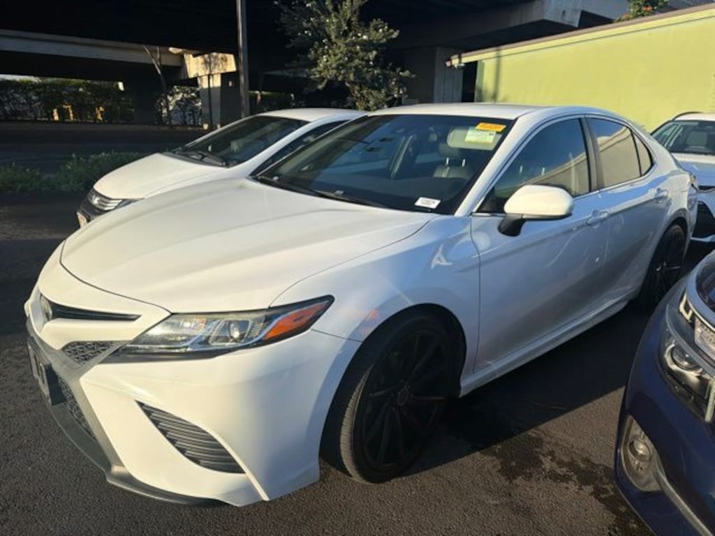 Used 2018 Toyota Camry SE Sedan