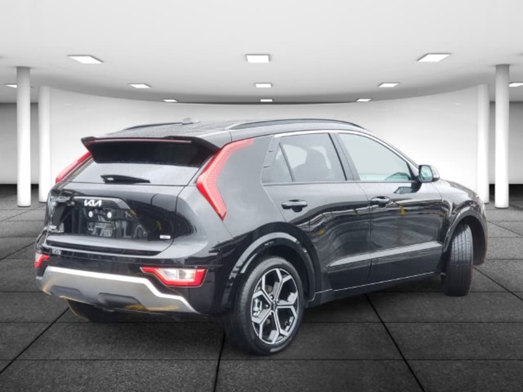 Used 2023 Kia Niro EX Touring SUV