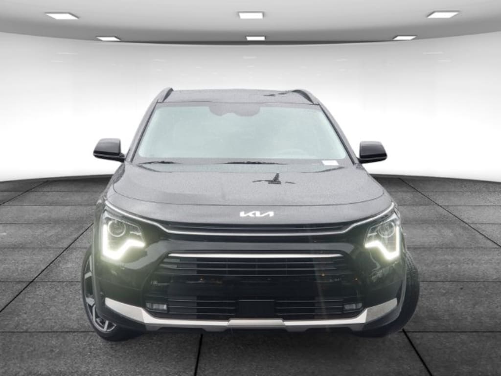 Used 2023 Kia Niro EX Touring SUV