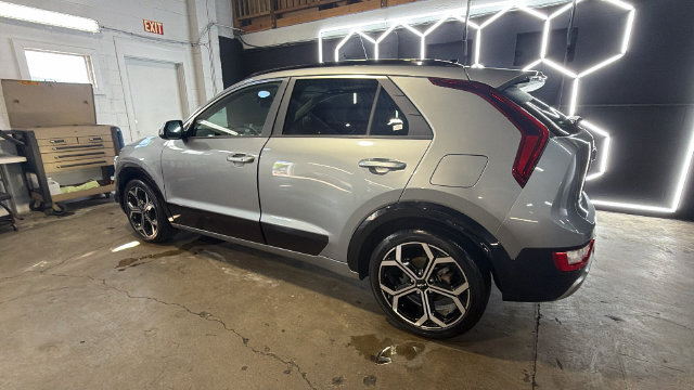 Certified 2023 Kia Niro EX Touring SUV