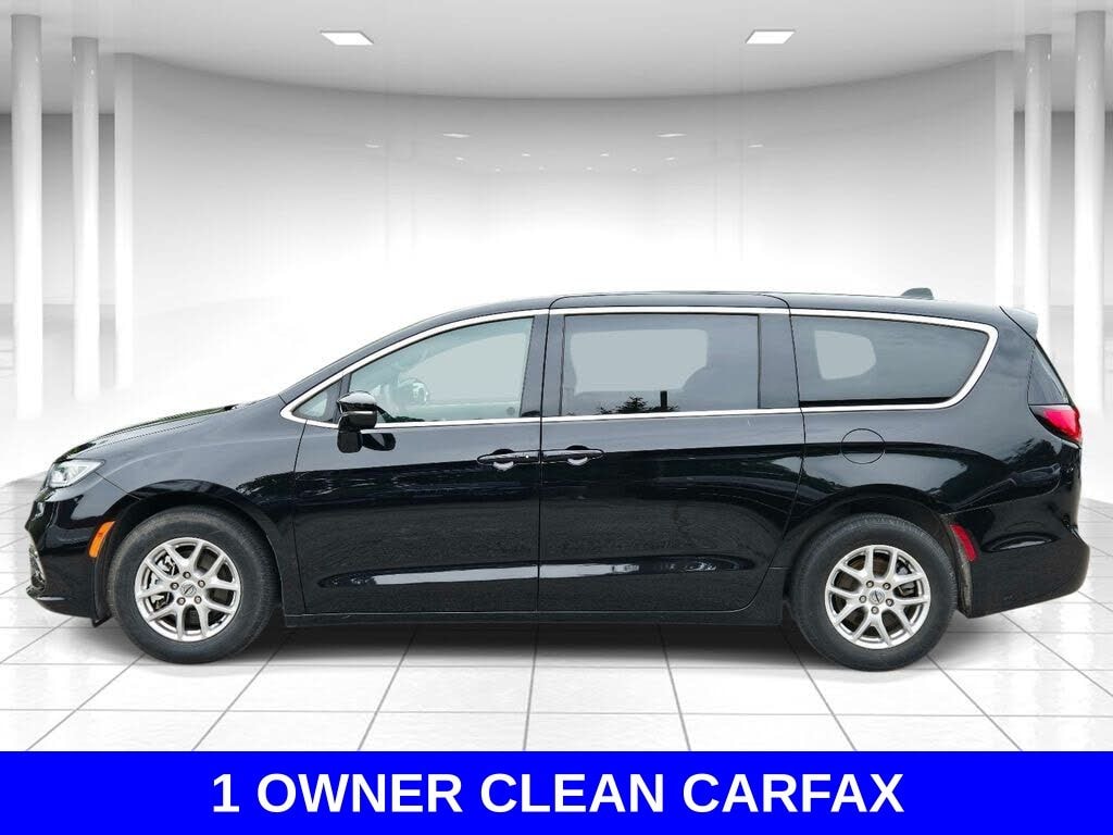 Used 2025 Chrysler Pacifica Select Van Passenger Van
