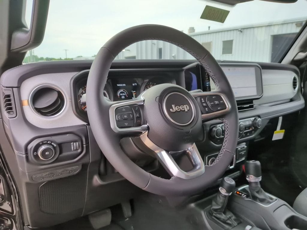 2025 Jeep Wrangler 4-Door Sahara - Photo 27