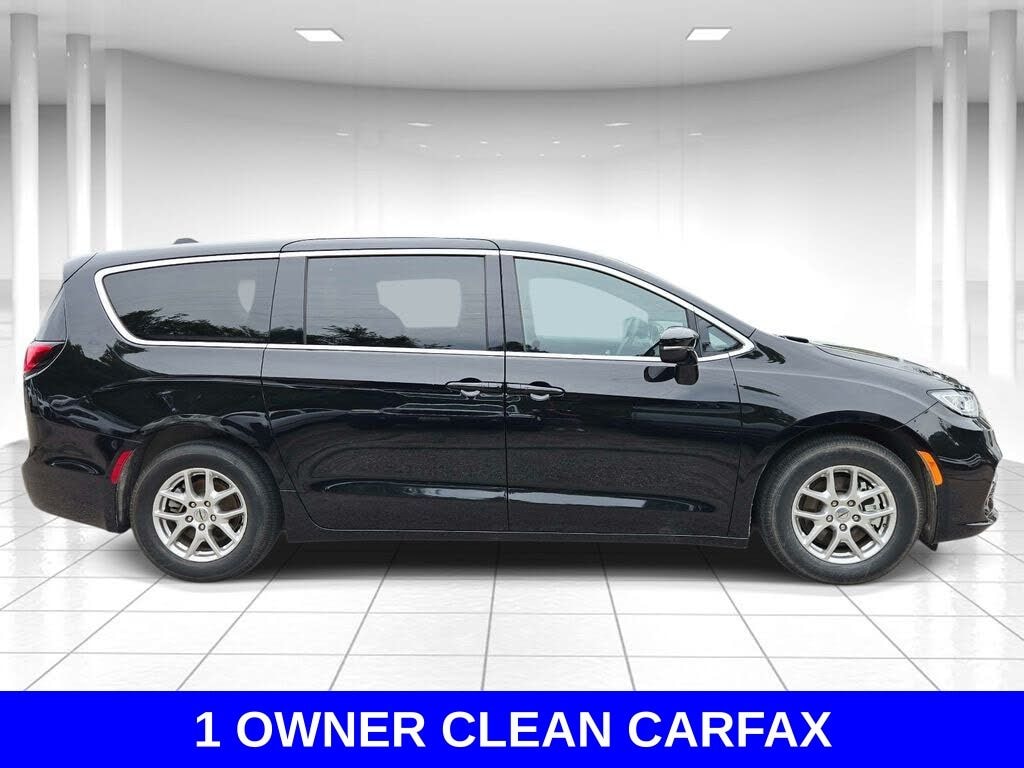 Used 2025 Chrysler Pacifica Select Van Passenger Van