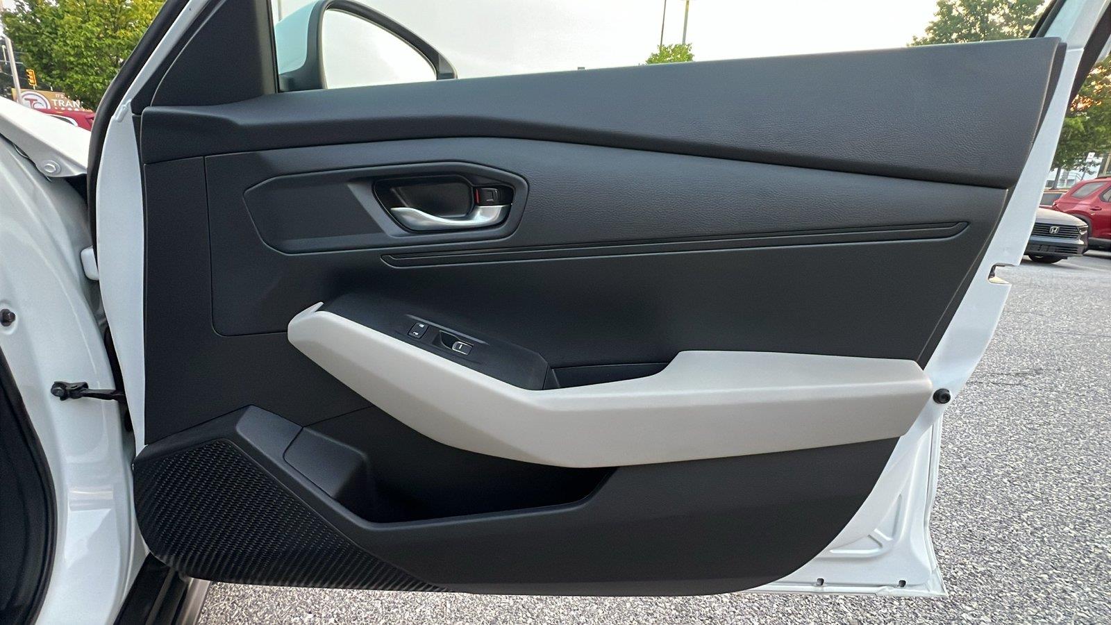 2025 Honda Accord LX - Photo 11