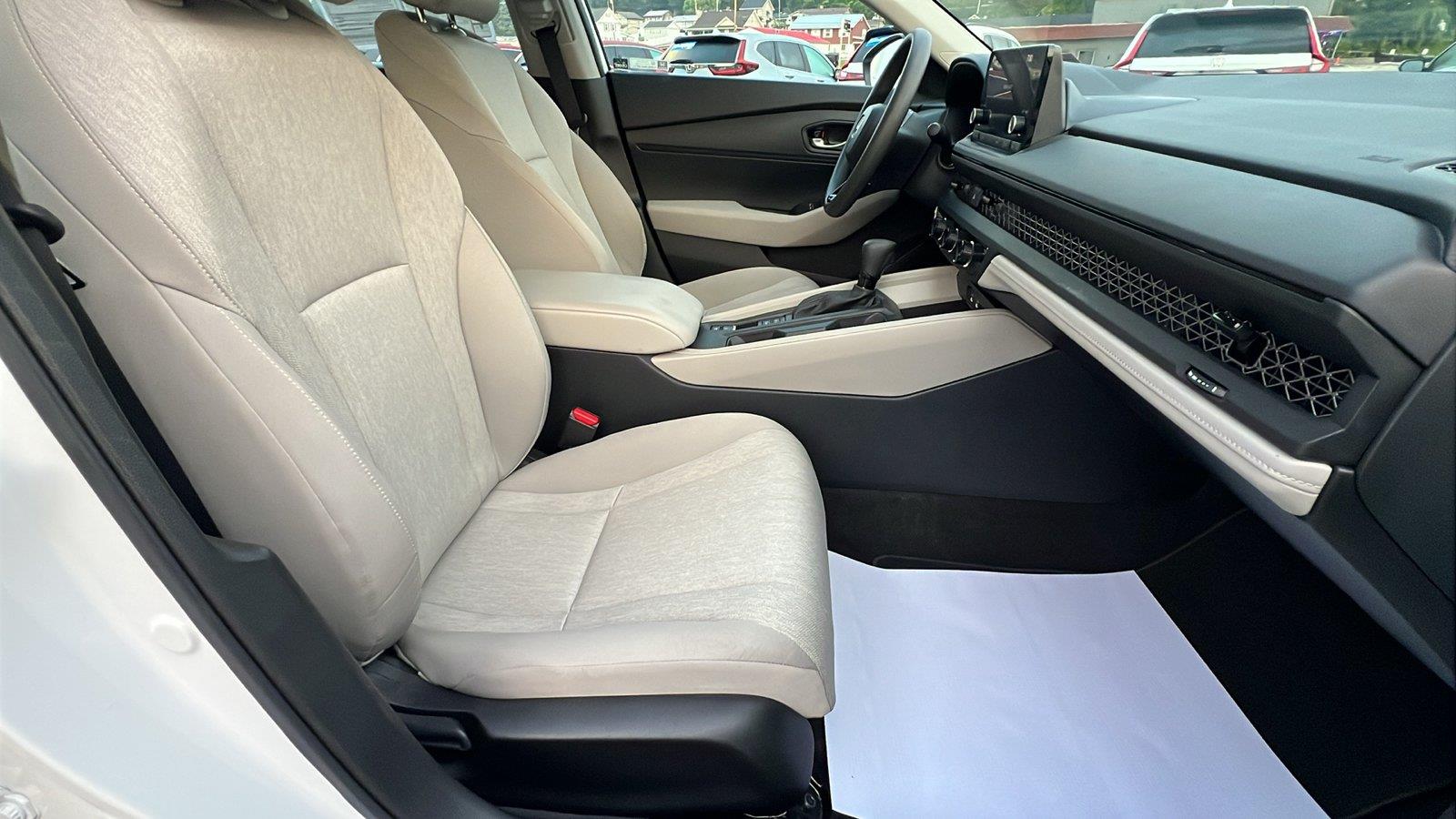 2025 Honda Accord LX - Photo 12