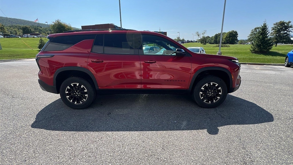 Used 2025 Chevrolet Traverse Z71 SUV