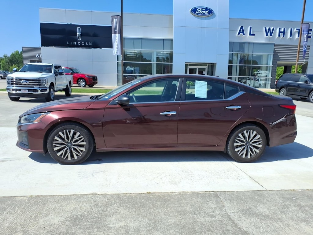 Used 2024 Nissan Altima 2.5 SV Sedan