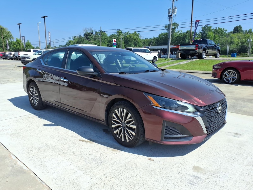 Used 2024 Nissan Altima 2.5 SV Sedan