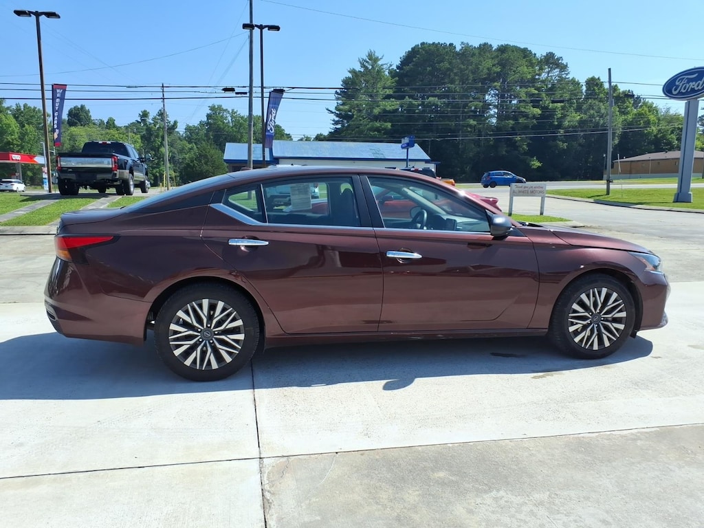 Used 2024 Nissan Altima 2.5 SV Sedan