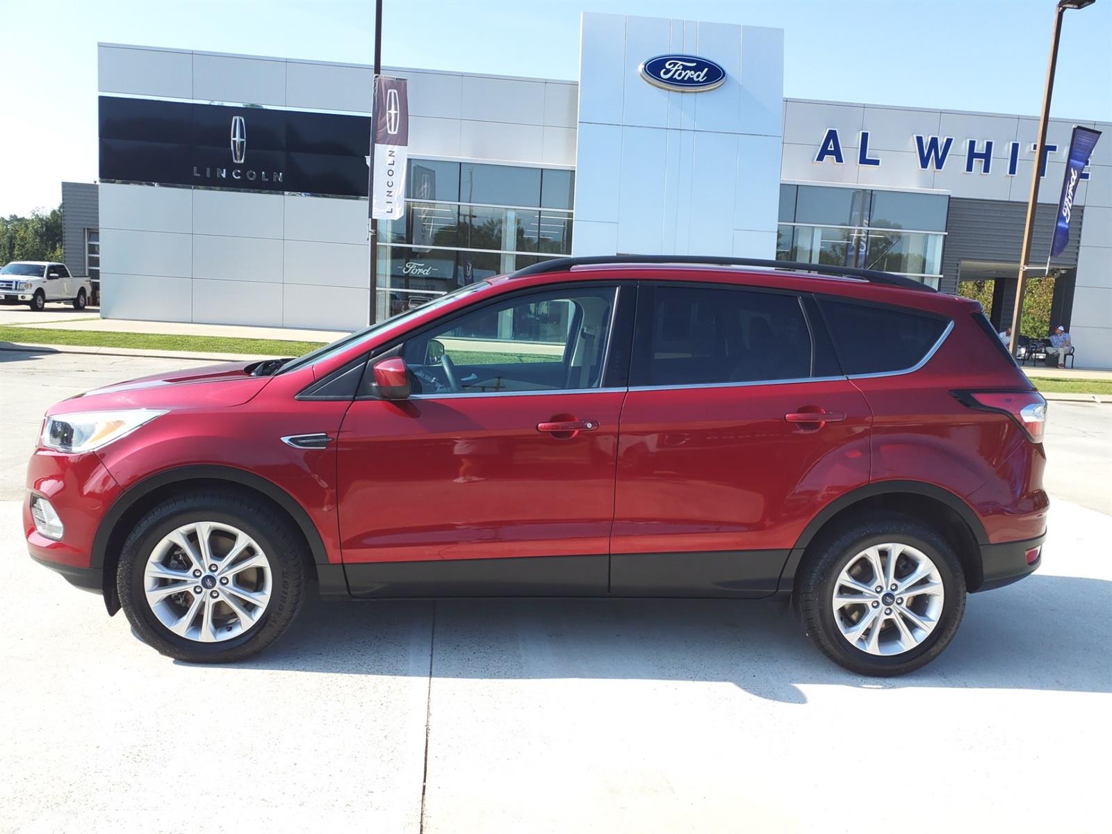 Used 2018 Ford Escape SE with VIN 1FMCU0G90JUC38586 for sale in Manchester, TN