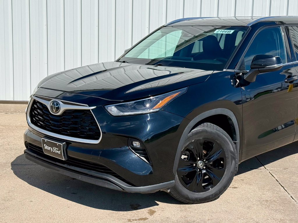 Used 2021 Toyota Highlander XLE SUV