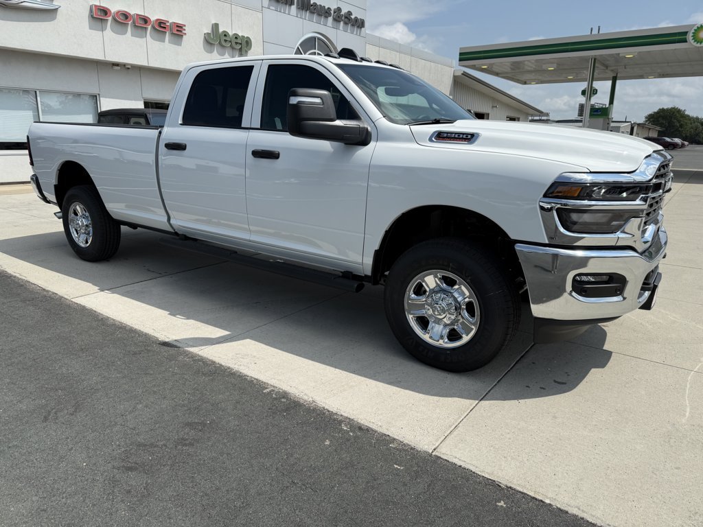2026 Ram 3500 TRADESMAN CREW CAB 4X4 8' BOX Pickup
